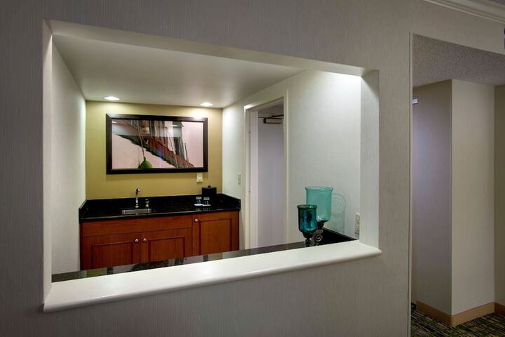 Lounge 58 of 71