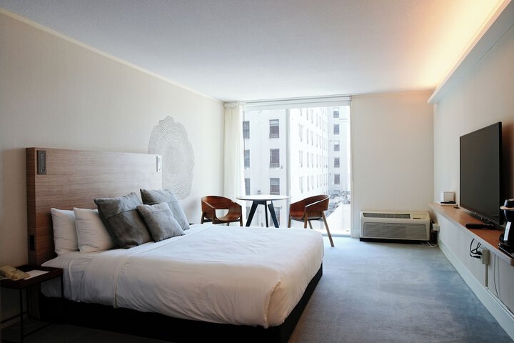 Room 15 of 52