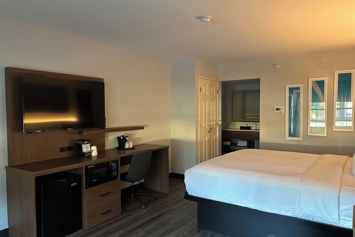 Room 9 of 38