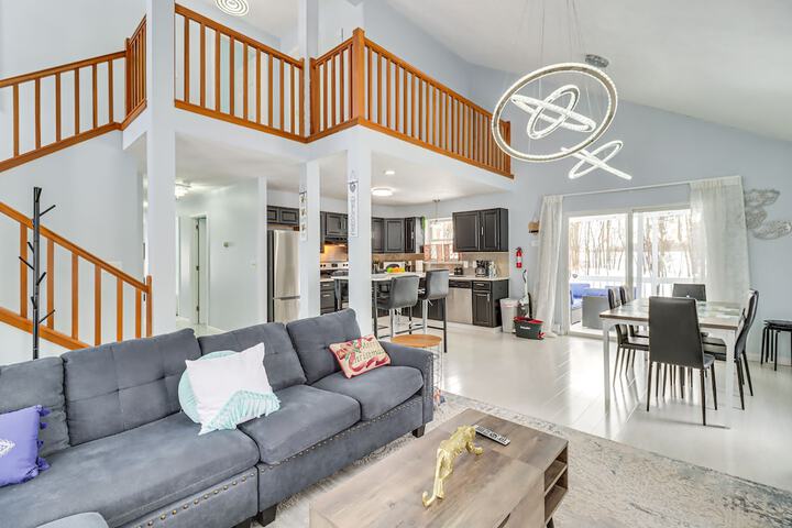 Long Pond Home w / Private Hot Tub & Game Room
