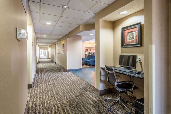 Business Center 44 of 45