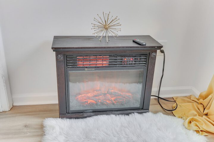 Cozy Inwood Apartment: History Hiking & Wine!