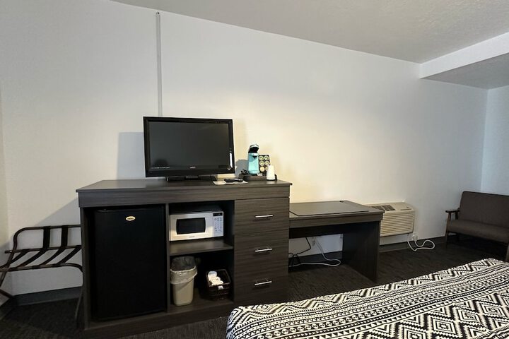 Room 14 of 65