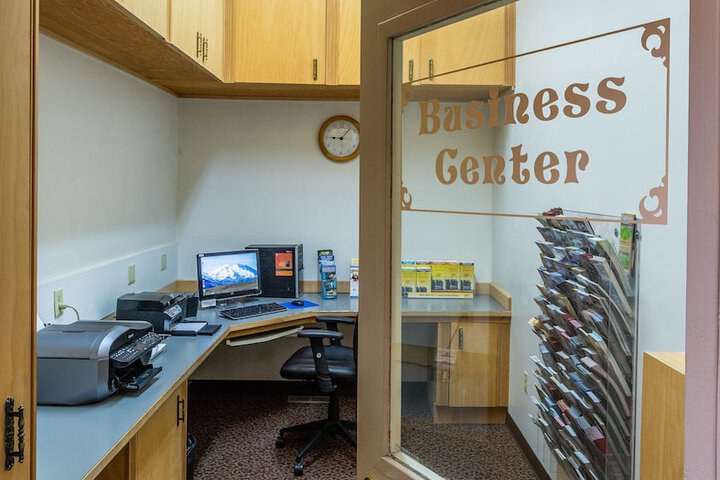 Business Center 31 of 35