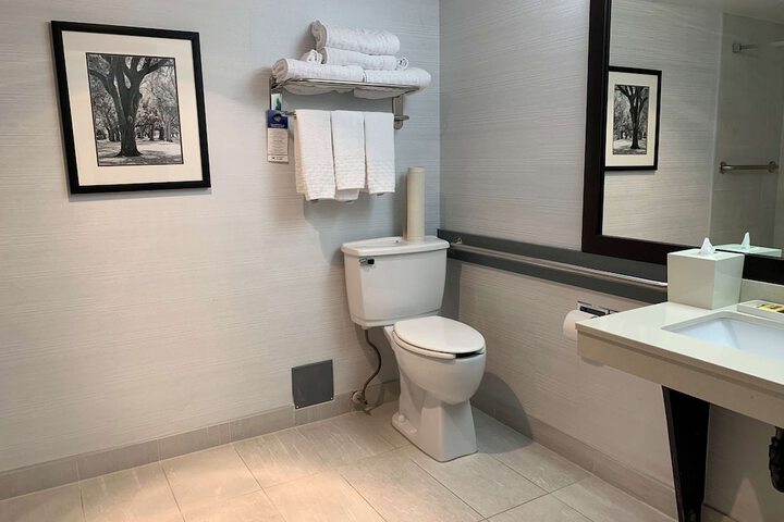 Room 42 of 94