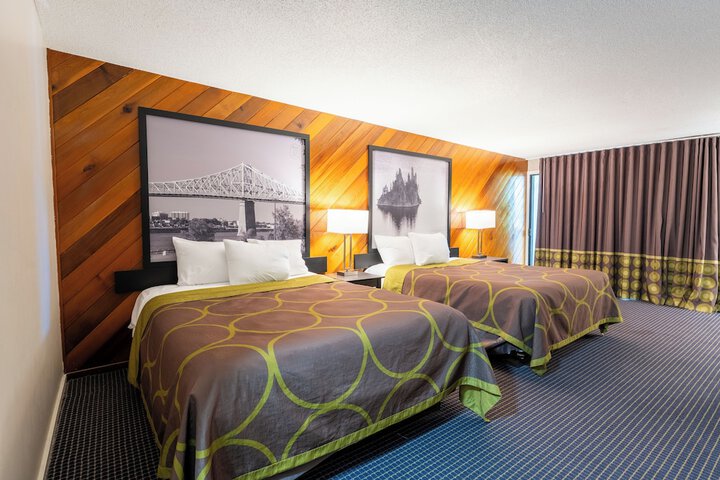 Super 8 by Wyndham Gananoque / Country Squire Resort