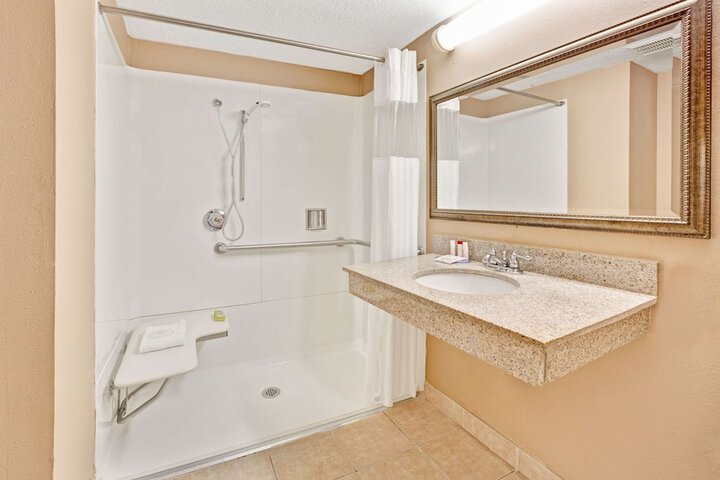 Room 10 of 39