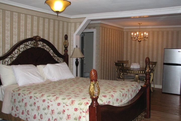 Room 10 of 20