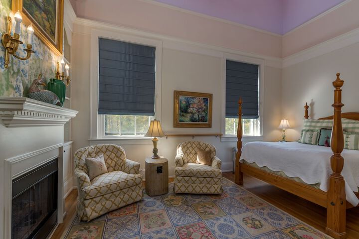 Room 11 of 27