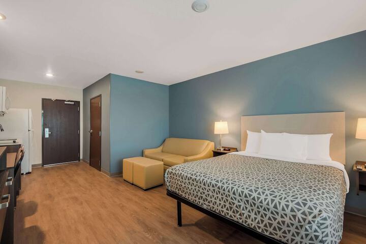 WoodSpring Suites Bellflower - Los Angeles