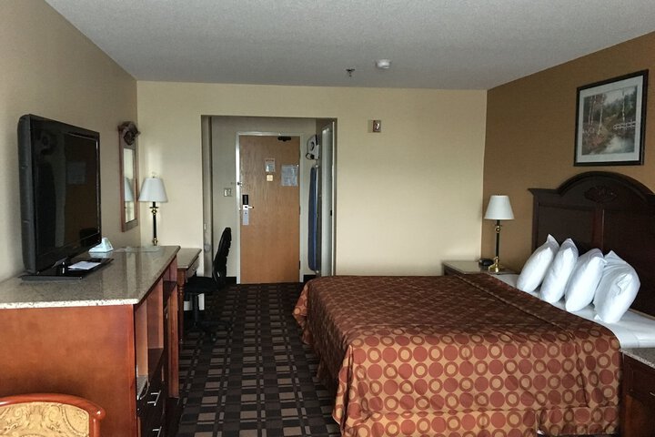 Cabot Inn & Suites