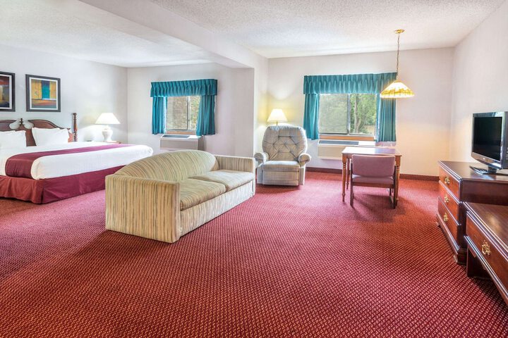 Room 9 of 16