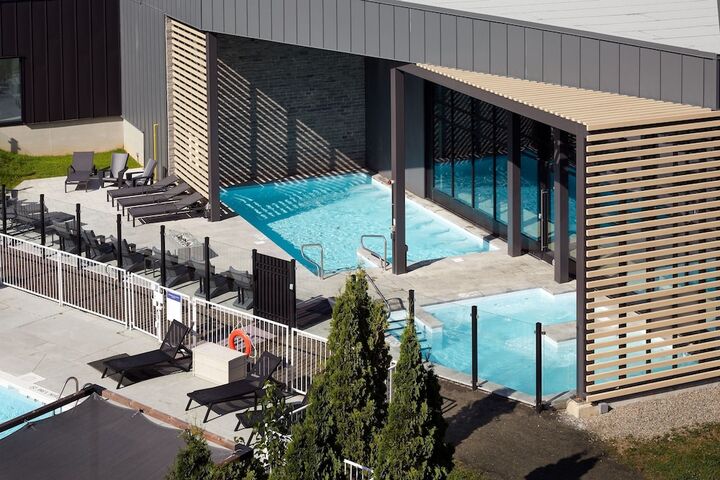 Hotel 2 of 141