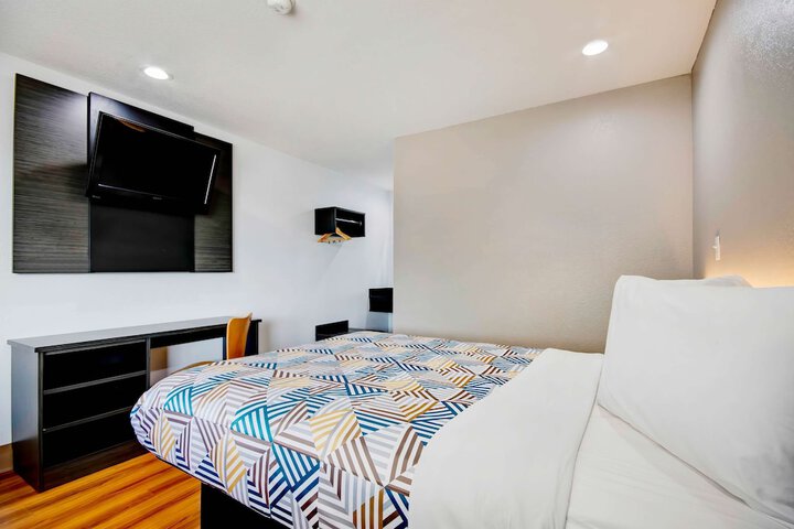 Room 25 of 29