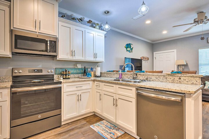 Dauphin Island Retreat: 2 Blocks to Beach!