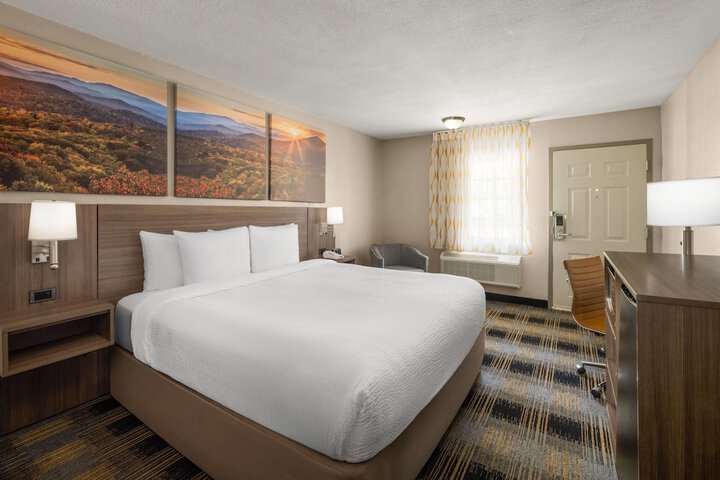 Days Inn by Wyndham Canton