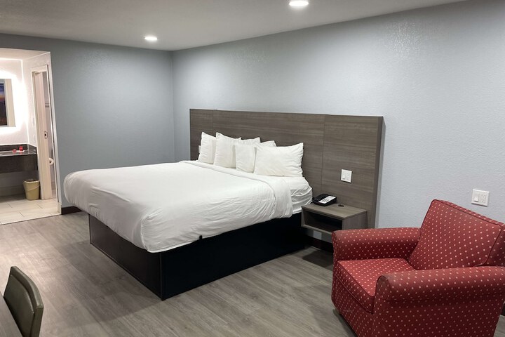 Room 9 of 18