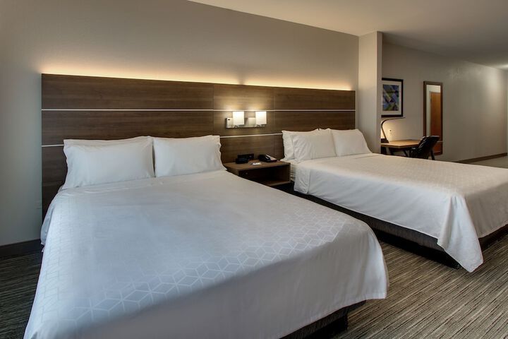 Holiday Inn Express & Suites Waukegan by IHG
