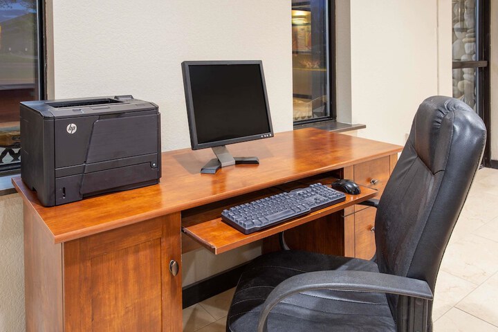 Business Center 28 of 28