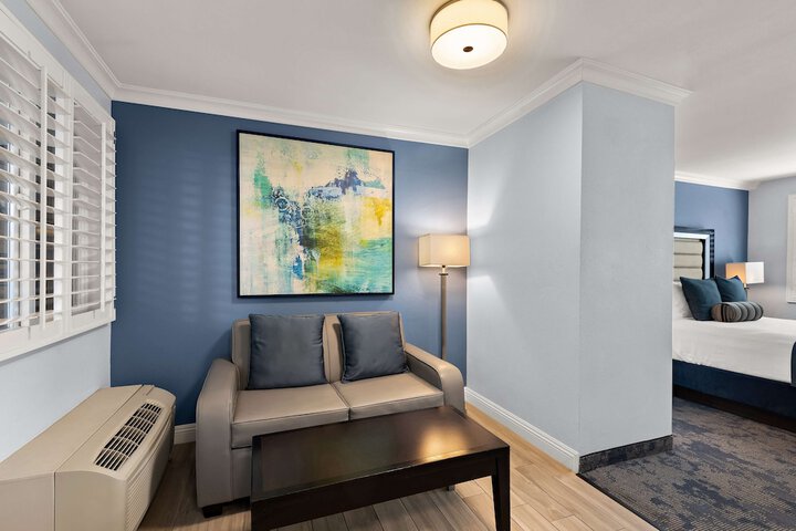 Room 25 of 42
