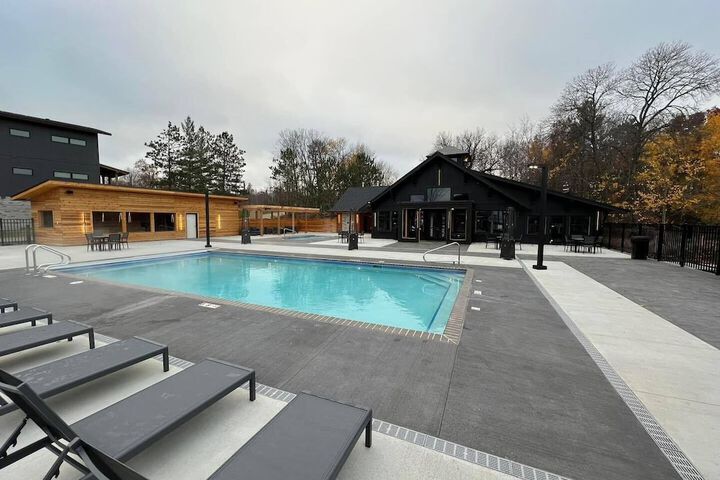 Pool 15 of 230
