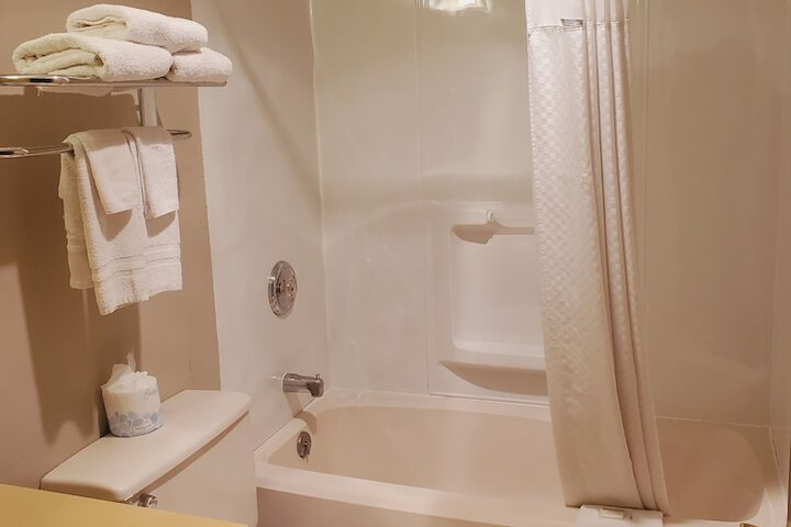 Room 4 of 16