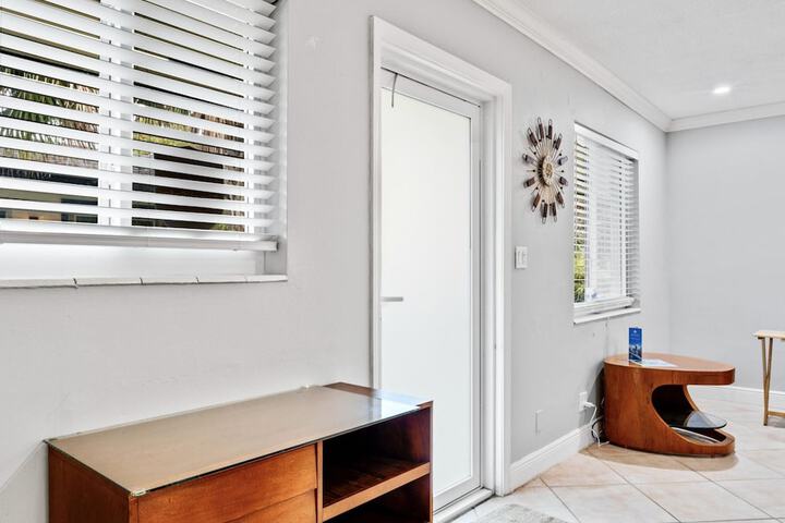 Wilton Manors 2BR Charm Walk to the Drive