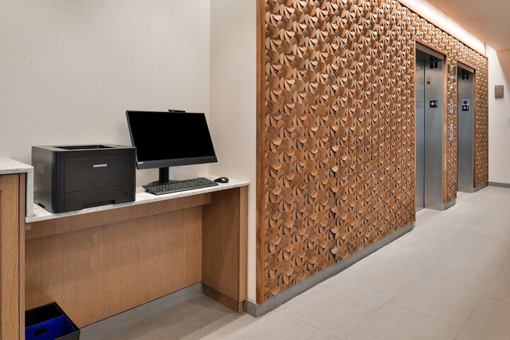 Business Center 44 of 45