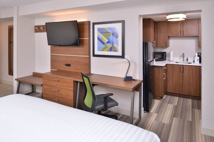 Room 32 of 67