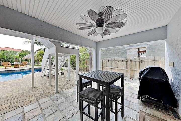 Immaculate Canal W / Pool Dock & Game Lounge 4 Bedroom Home