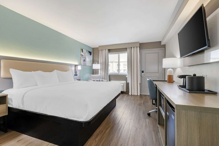 Room 14 of 28