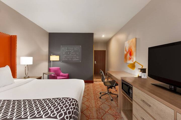 La Quinta Inn & Suites by Wyndham Lackawanna
