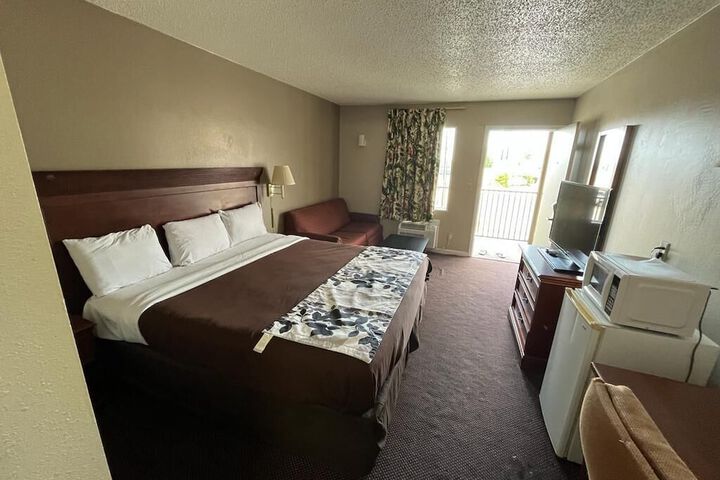 Room 25 of 43