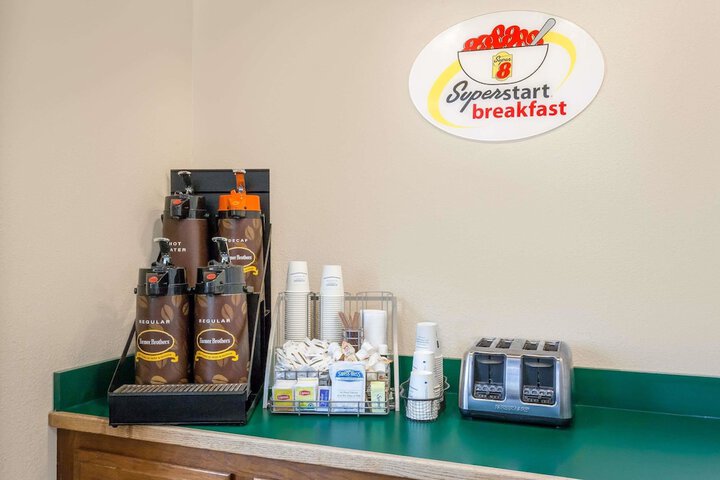 Super 8 by Wyndham Oneonta / Cooperstown