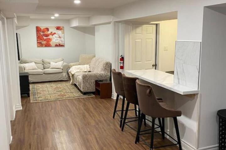 Adorable 3 Bedroom Apartment with Free Parking