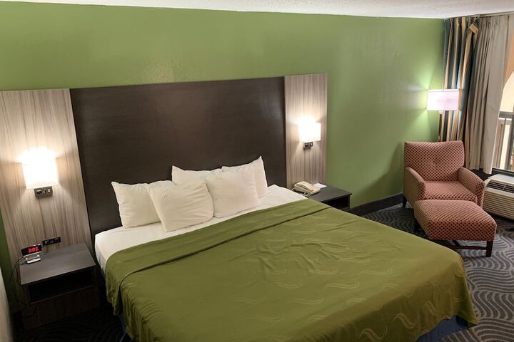 Room 27 of 49