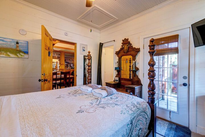 Beachside Boutique Inn – Folly Beach Rooms & Private Cottages