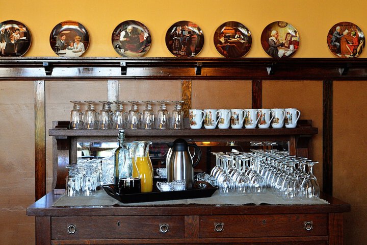 Breakfast/Coffee Service 85 of 95