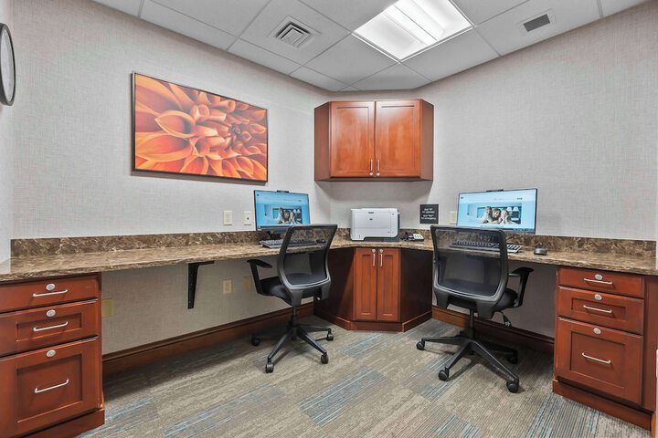 Business Center 76 of 78