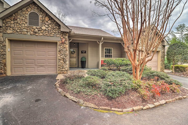Indoor Pool & Golf Course Views: Lake Lure Condo!