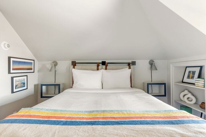Room 28 of 65