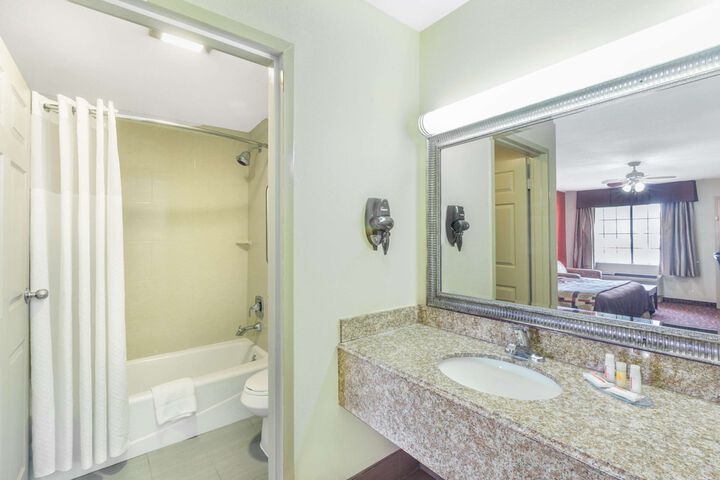Room 15 of 16