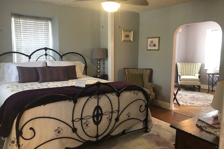 Room 17 of 33