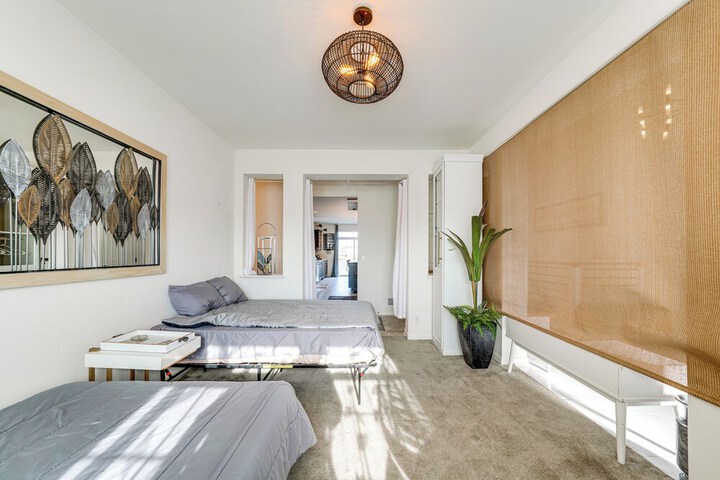 Spacious Waterfront Yorkville Getaway w / Yard