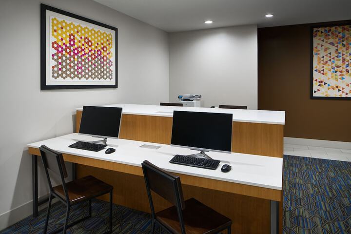 Business Center 39 of 39