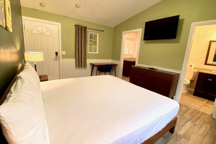 Europa Inn & Suites