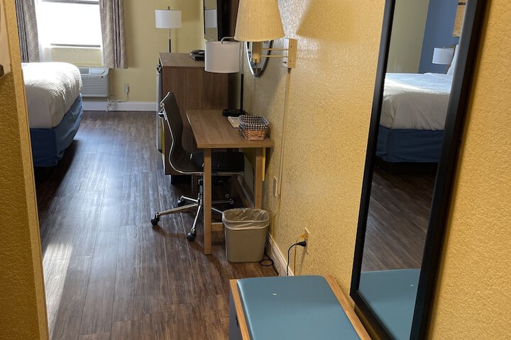 Room 17 of 31