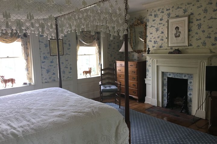 Room 11 of 33