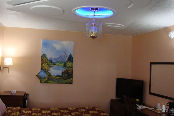 Room 27 of 42