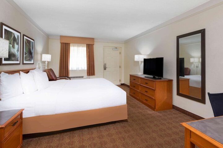 Room 15 of 36